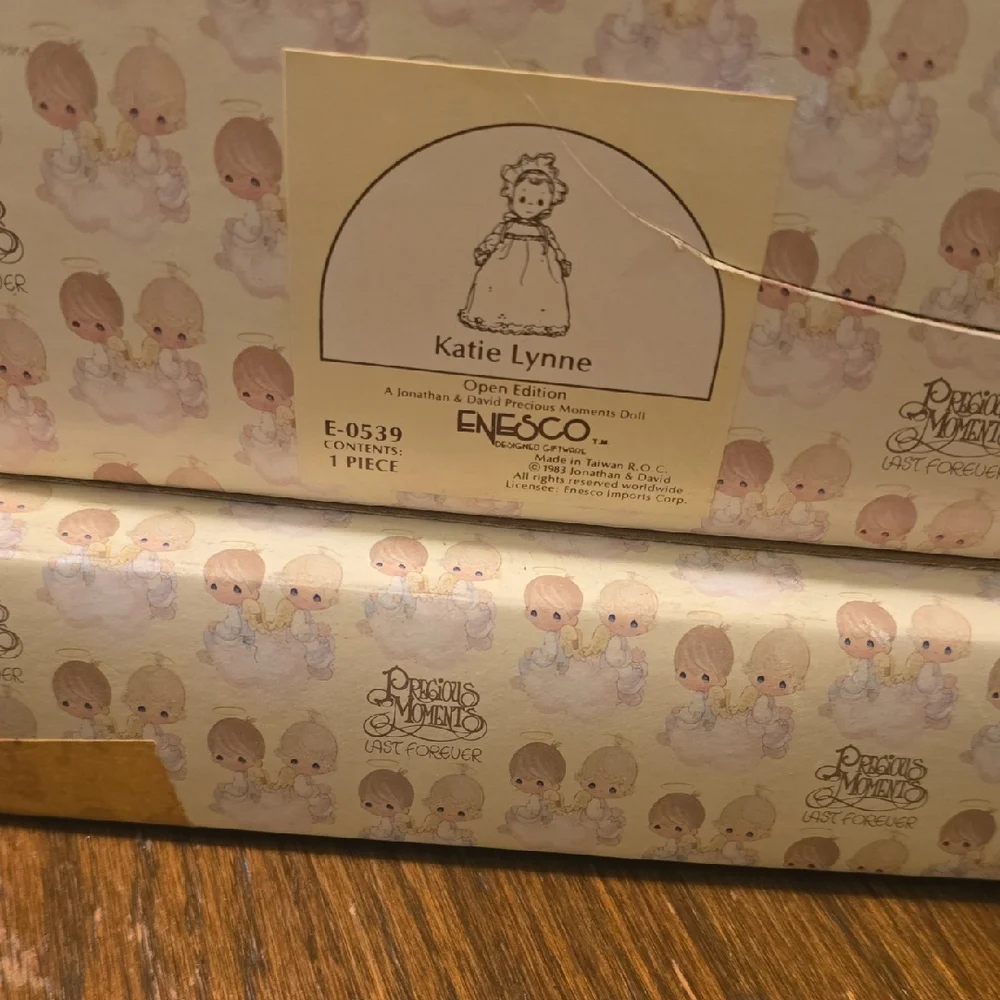 Porcelin Precious Moments Birth Certificate Set - Picture 3 of 10